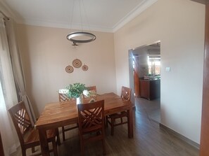 Unclassified image, 4 of 20, button - Cosy 4-bedroom bungalow in charming Jinja near the source of the Nile. (Jinja)