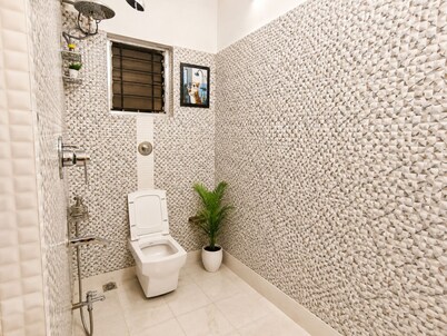 Metro Stay Luxury 2 BHK Fully Furnished Apartment Near Ruby Hospital