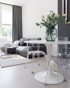 Living area - The Newsha Signature Home Essen (Essen)