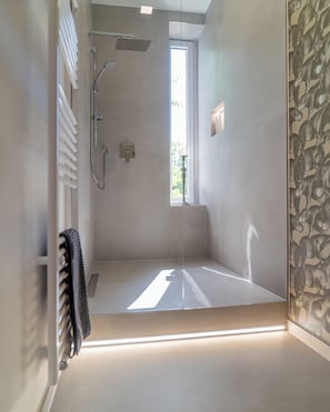 Bathroom - The Newsha Signature Home Essen (Essen)