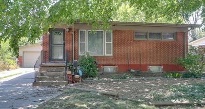 4 Mi to Dtwn Wichita! 'else House' w/ Yard & Patio