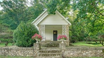House (2 Bedrooms) | Front of property