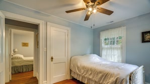 House (2 Bedrooms) | Interior - Ride, Swim & Hike! Koalin Farms Cottage (Belleview)