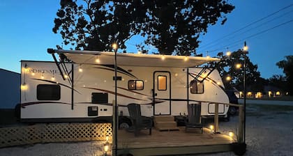 Lake Days, Fireside Nights! Hermitage Getaway