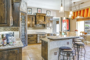 A spacious kitchen with a large island, stainless steel appliances, and a decorative backsplash. - Bakersfield Guest Suite, 11 Mi to Dtwn! (Bakersfield)