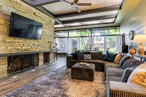 Interior - Walk to Dtwn Rockville! Prairie-inspired Retreat (Rockville)