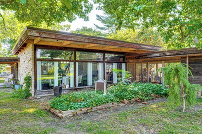 Walk to Dtwn Rockville! Prairie-inspired Retreat