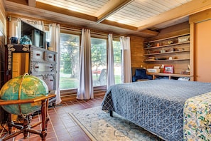 Interior - Walk to Dtwn Rockville! Prairie-inspired Retreat (Rockville)