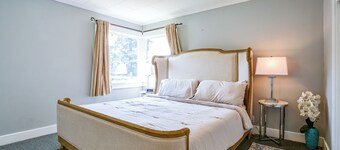 Bay Views + Stargazing! Spacious Mount Vernon Home