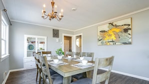 House (4 Bedrooms) | Interior