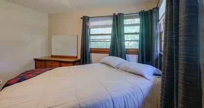 Lulus House w/ Yard! 8 Mi to Dtwn Wichita