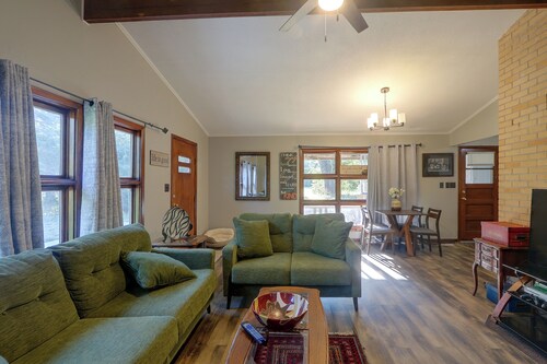 Lulus House w/ Yard! 8 Mi to Dtwn Wichita