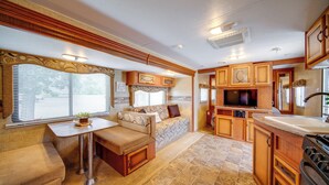 Nhà (2 Bedrooms) | Nội thất