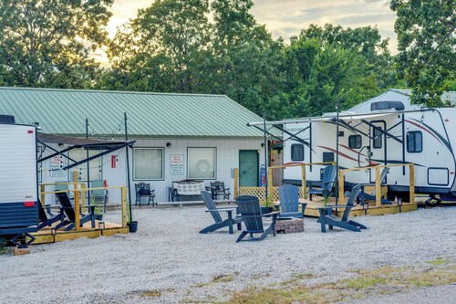 7 Mi to Lake! Glamping Experience in Hermitage