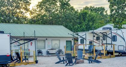 7 Mi to Lake! Glamping Experience in Hermitage