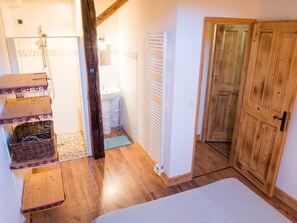A bathroom with a shower, a sink, and a wooden door. - Spacious triplex - 12 guests southwest view (Valloire)