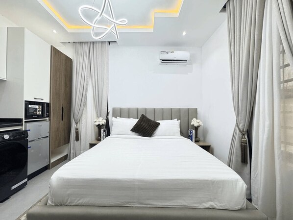Room - Perfect Studio Apartment in Victoria Island with Pool, Fast Wi-Fi & 24/7 Power (Lagos)