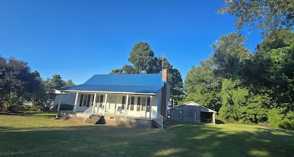 Spacious 4-bedroom house in Creswell NC right on Lake Phelps.