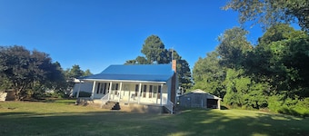 Spacious 4-bedroom house in Creswell NC right on Lake Phelps.