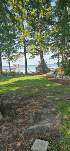 Spacious 4-bedroom house in Creswell NC right on Lake Phelps.