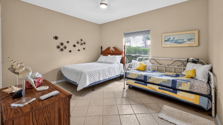 Laguna Vista Lakefront Retreat 2br Sleeps 6 2 Bedroom Townhouse