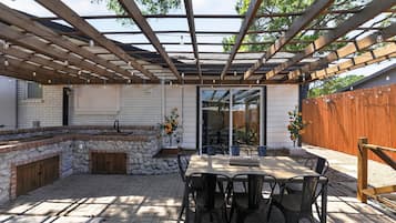 House, 3 Bedrooms | Outdoor dining
