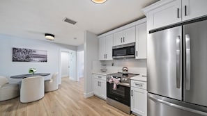 Unclassified image, 3 of 47, button - Hemingway Hideaway 2 Bedroom Home (Sarasota)