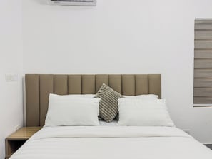 Room - Unique Studio Apartment in Victoria Island with Pool, Fast Wi-Fi & 24/7 Power (Lagos)