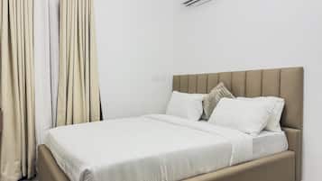 Iron/ironing board, WiFi, bed sheets