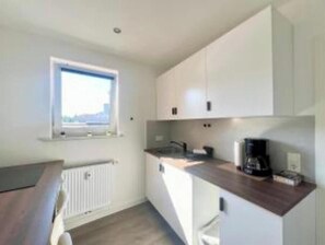 Private kitchen - Small, centrally located apartment in Bremerhaven (Bremerhaven)