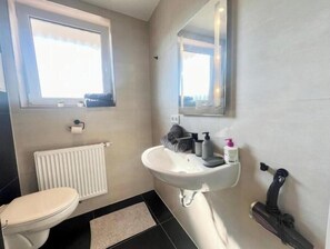 Bathroom - Small, centrally located apartment in Bremerhaven (Bremerhaven)