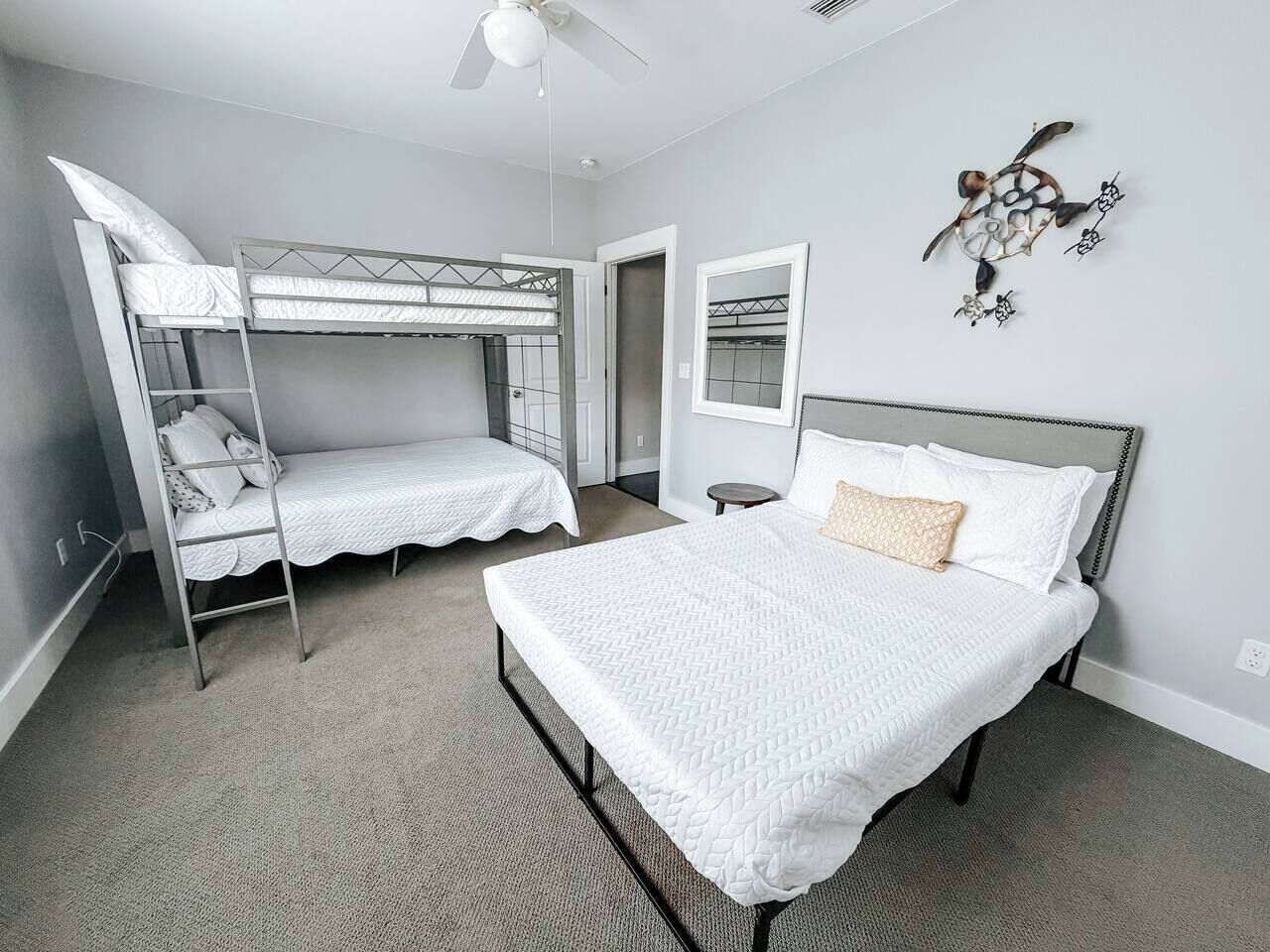 4 bedrooms, iron/ironing board, WiFi, bed sheets