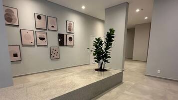 Basic Apartment | Lobby