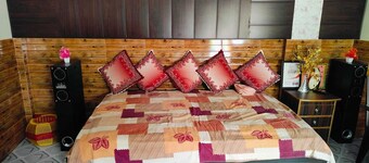 Charming 2-bedroom house with AC in lovely Kathwara