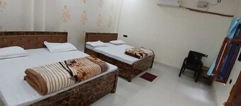 Charming 2-bedroom house with AC in lovely Kathwara