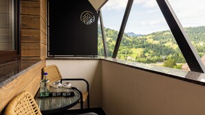 Double Room, Mountain View | Dining