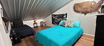 2-bedroom duplex less than a mile from Splashway