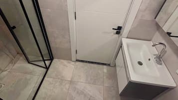 Comfort Apartment | Bathroom