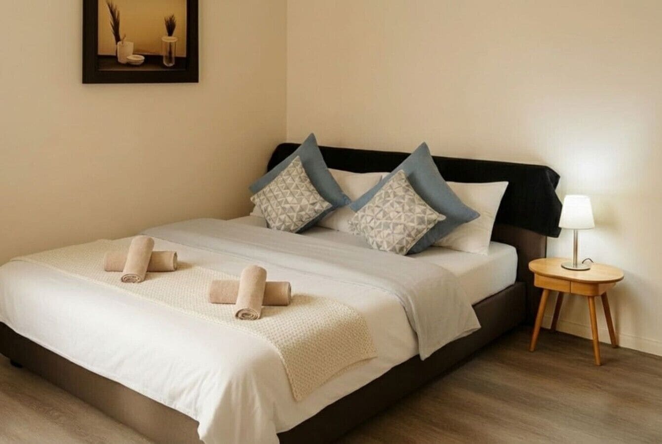Desk, WiFi, bed sheets