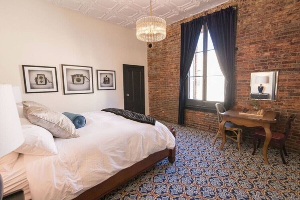 Room - Speakeasy Room 6 Double Full (Nevada City)