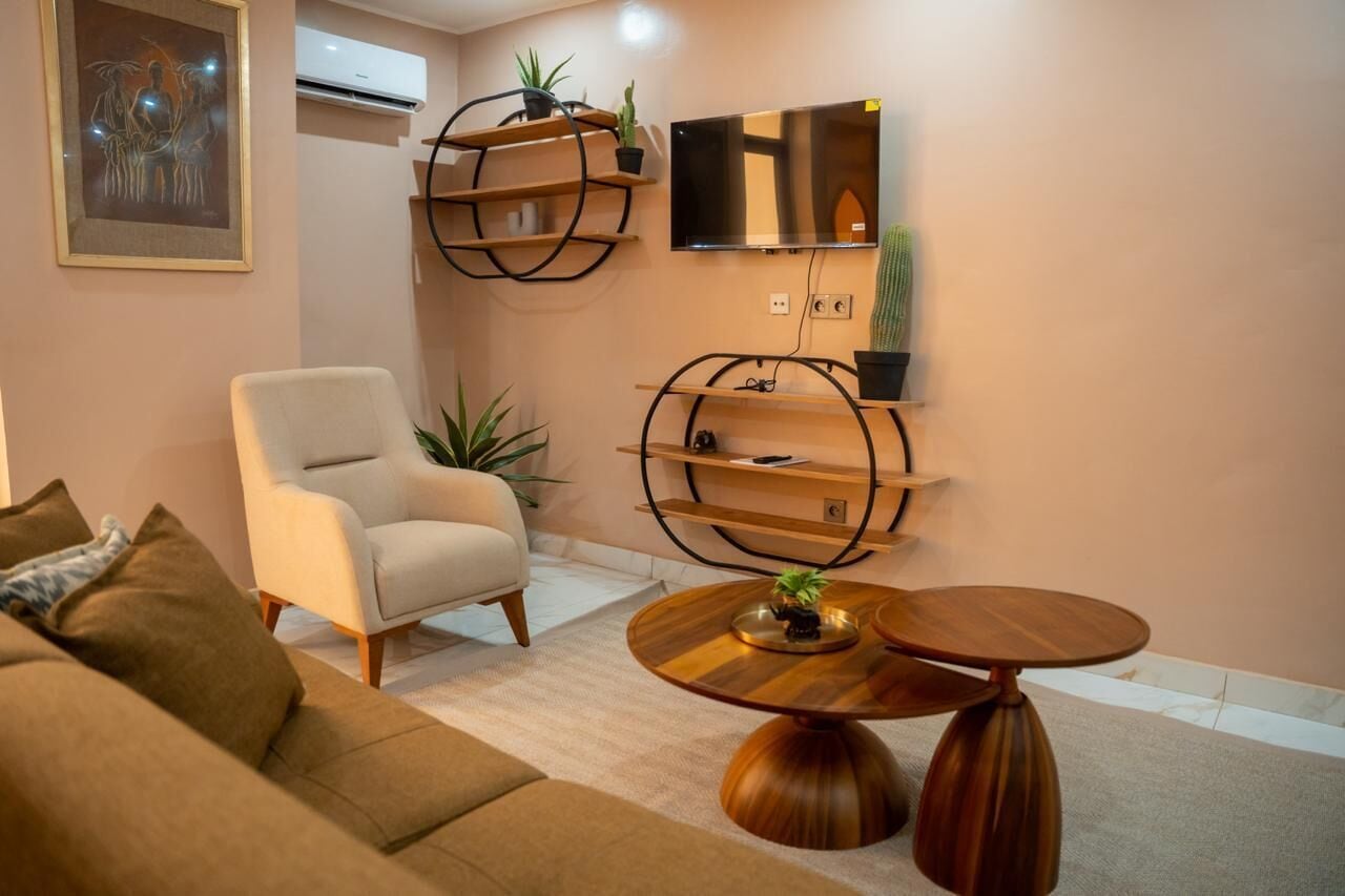 Deluxe Suite, Balcony | Living area