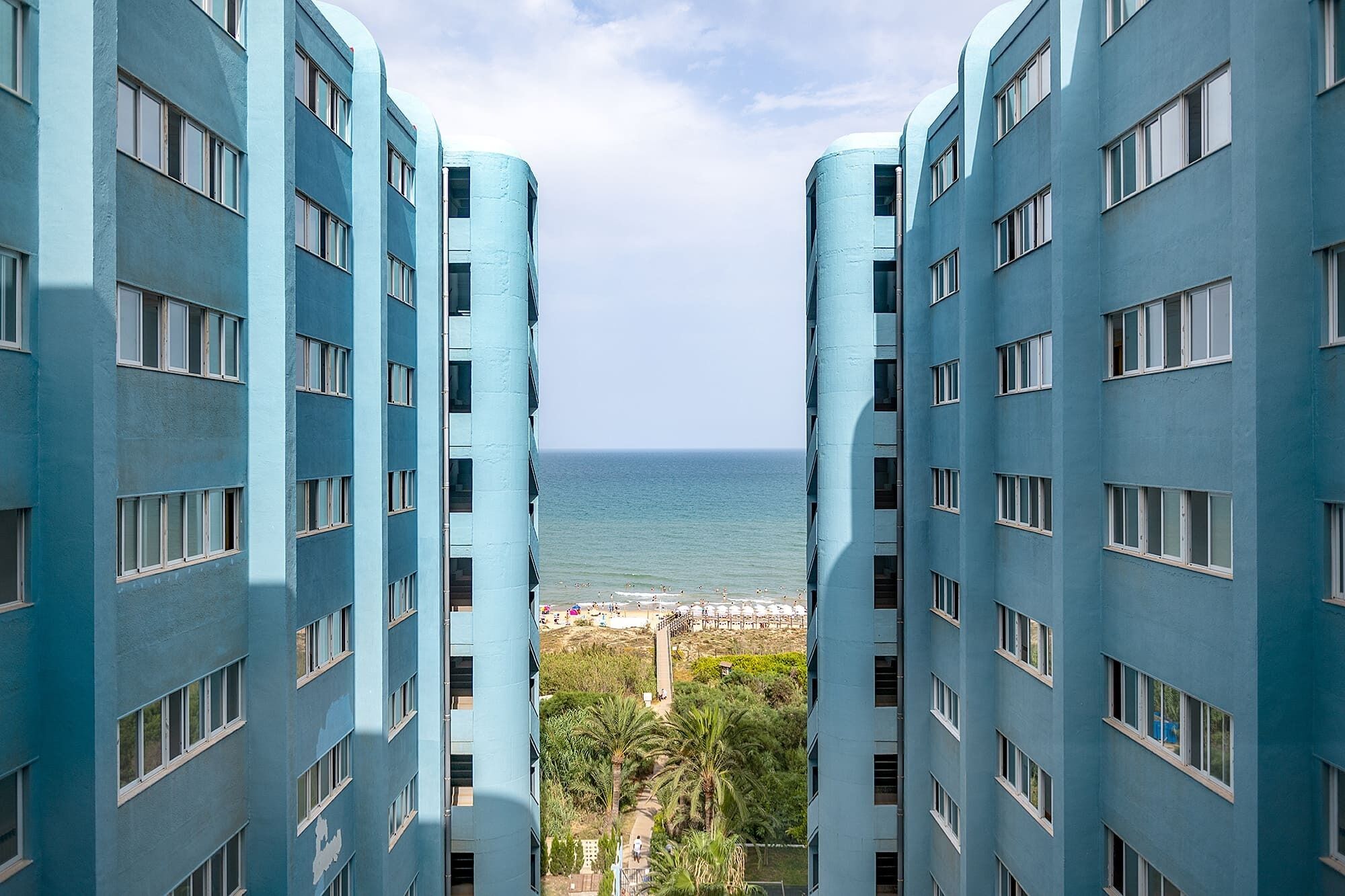 A high-rise building with a view of the beach and ocean.