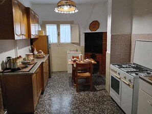 Private kitchen - 'Casina Lupis' Apartment with Wi-Fi and Air Conditioning (Binetto)
