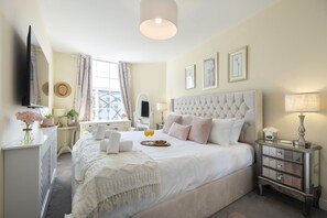 Room - Up On The High Street (Cheltenham)