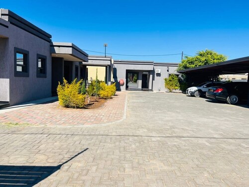 Oakwood Guest House