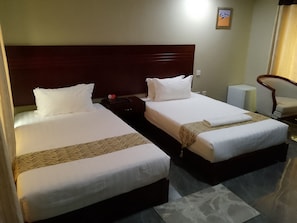 Desk, laptop workspace, WiFi (free) - Oakwood Guest House (Palapye)