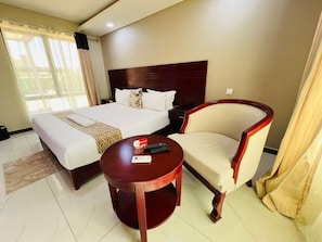 Desk, laptop workspace, WiFi (free) - Oakwood Guest House (Palapye)