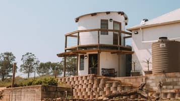 Loft clásico, balcón, vistas al jardín | Exterior