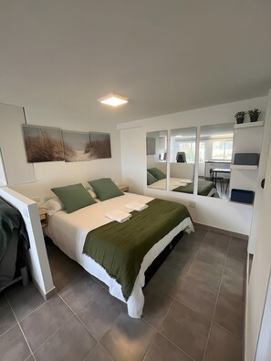Room - Vacation Apartment 'Modern Loft Las Palmas Views 2' with Sea View and Wi-Fi (Las Palmas de Gran Canaria)