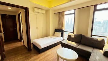 Deluxe Studio Suite, City View | Bahagian dalam